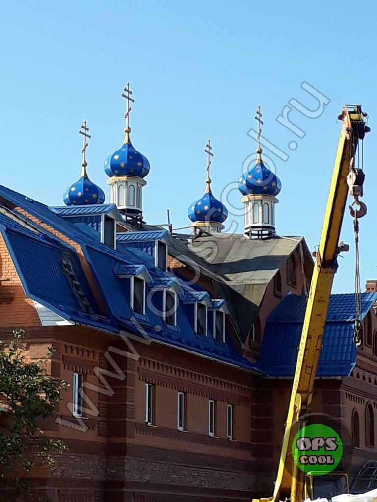 Краска на купола церкви