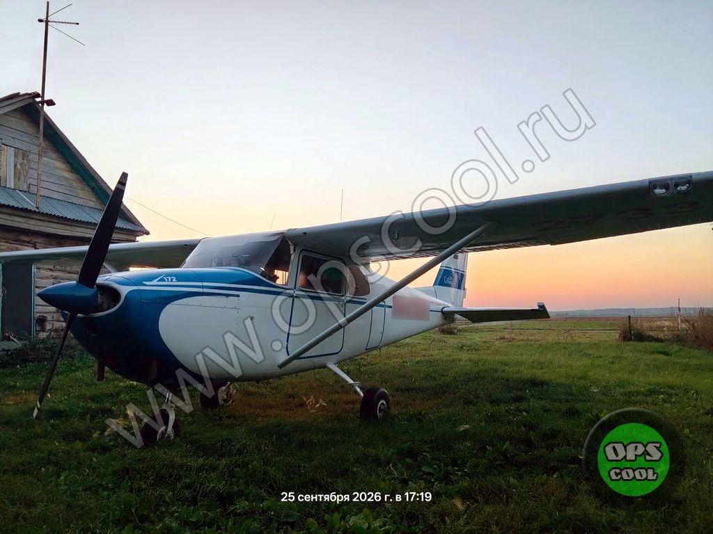 Самолет Cessna 172 после покраски